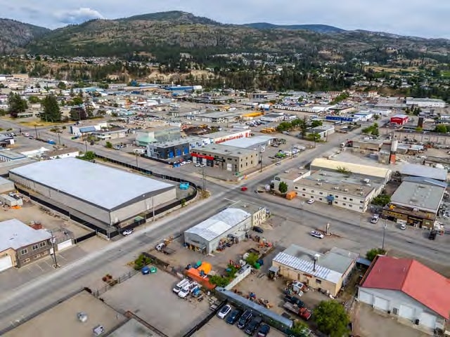 275 Okanagan Av E, Penticton, BC à vendre - Photo de l’immeuble – Image 3 sur 27