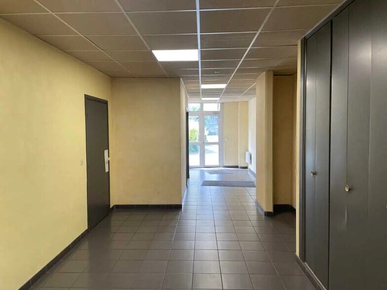 Bureau dans Compiègne à vendre - Photo de l’immeuble – Image 3 sur 12