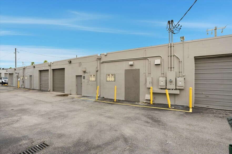 274 NE 67th St, Miami, FL à louer - Photo de l’immeuble – Image 2 sur 7