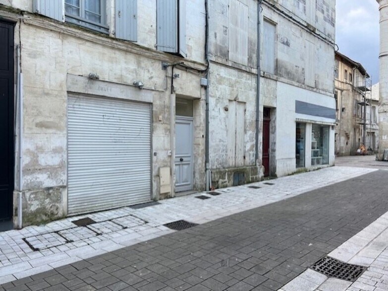 Local d'activités dans Saintes à vendre - Photo de l’immeuble – Image 3 sur 3
