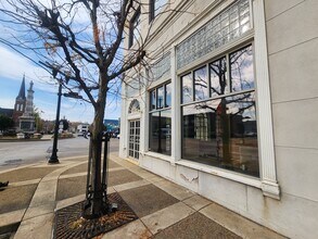 19 E Washington St, New Castle, PA à louer Photo intérieure– Image 1 sur 5