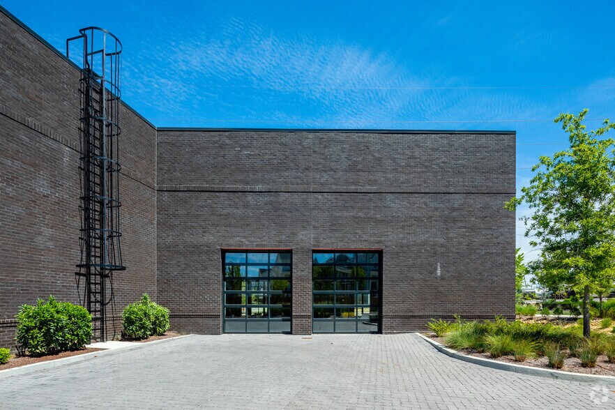 4801 Centennial Blvd, Nashville, TN à louer - Photo de l’immeuble – Image 3 sur 15
