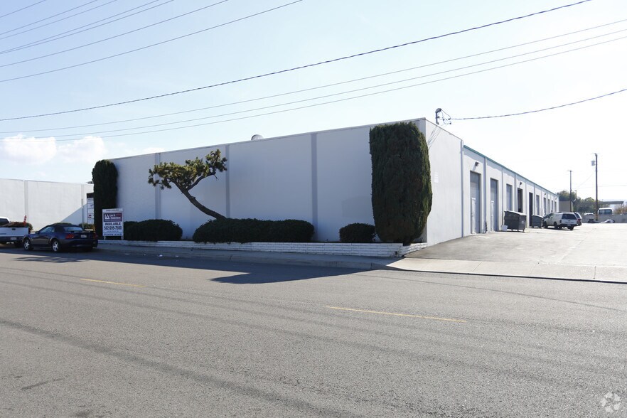 802-864 E Edna Pl, Covina, CA à louer - Photo de l’immeuble – Image 2 sur 25