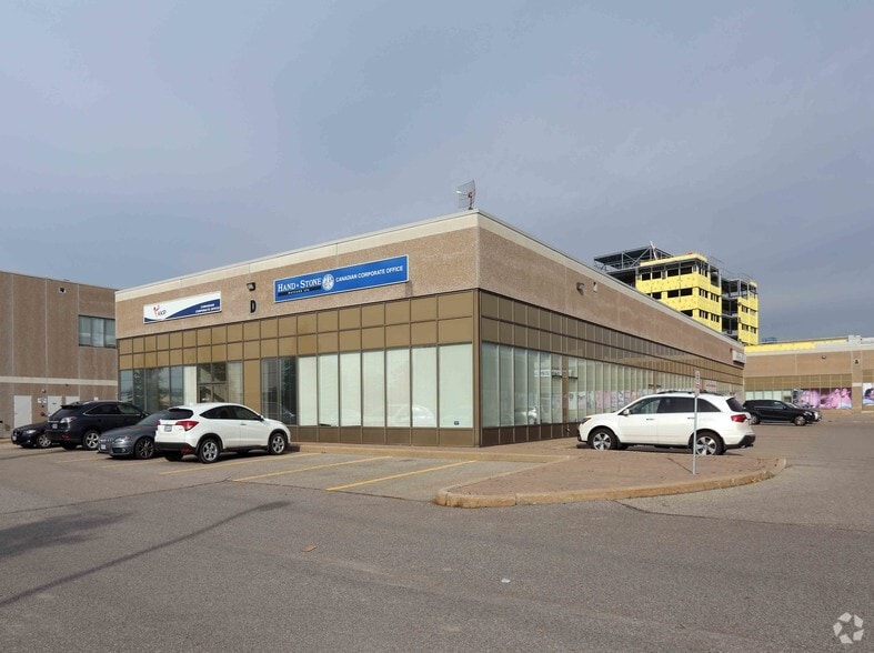 1550 16th Ave, Richmond Hill, ON à louer - Photo principale – Image 1 sur 2