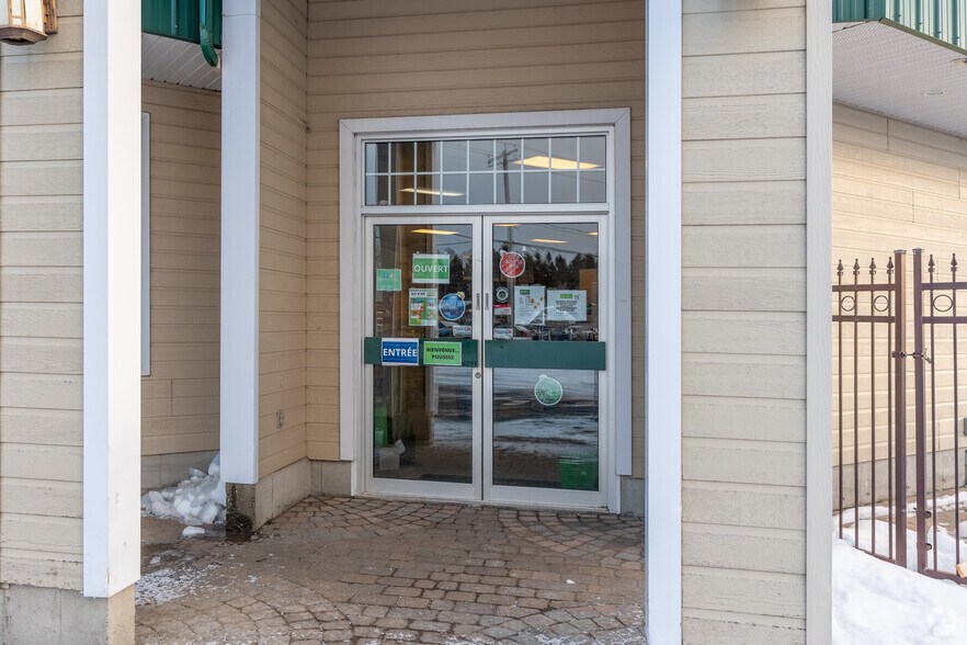 3830 Boul Guillaume-Couture, Lévis, QC à vendre - Photo de l’immeuble – Image 2 sur 4