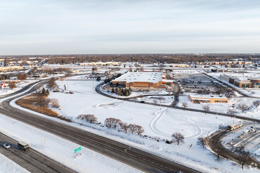 University Ave NE, Blaine, MN à louer - Aérien – Image 3 sur 27