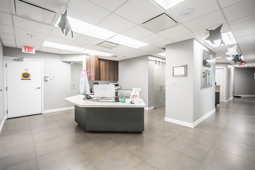 7600 SW 57th Ave, Miami, FL à louer - Photo de l’immeuble – Image 3 sur 21