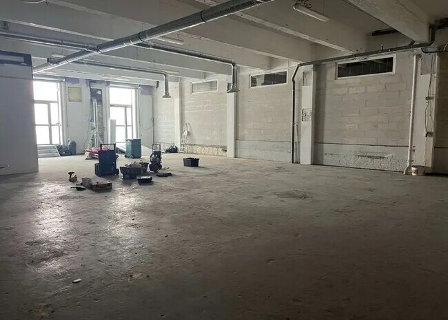 Plus de détails pour Local commercial, Local d'activités à louer