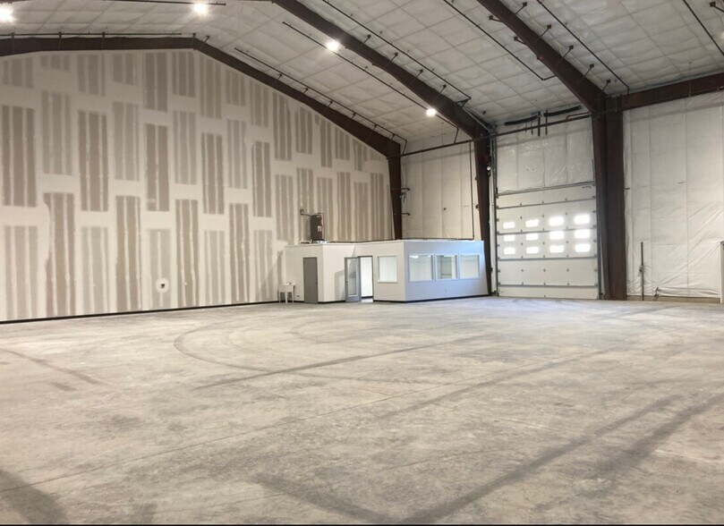 8 Leecon Ct, Southampton, NY à louer - Photo intérieure – Image 2 sur 13