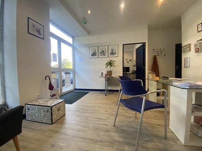 Plus de détails pour Local commercial à vendre