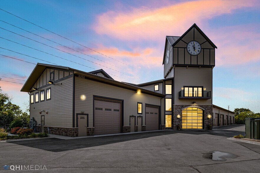 2244 Ferry Rd, Naperville, IL à vendre - Photo de l’immeuble – Image 2 sur 3