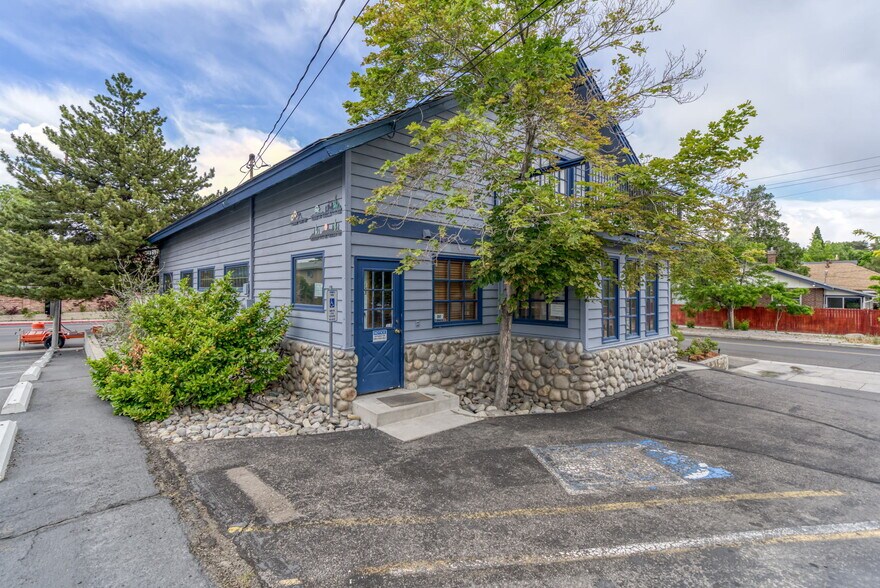 1001 Jones St, Reno, NV à louer - Photo de l’immeuble – Image 3 sur 47