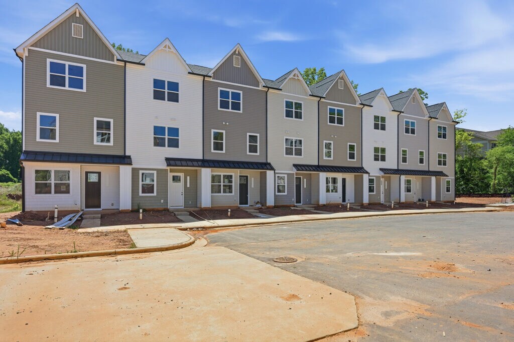 5823 Tuckaseegee Rd, Charlotte, NC à vendre Photo principale– Image 1 sur 6