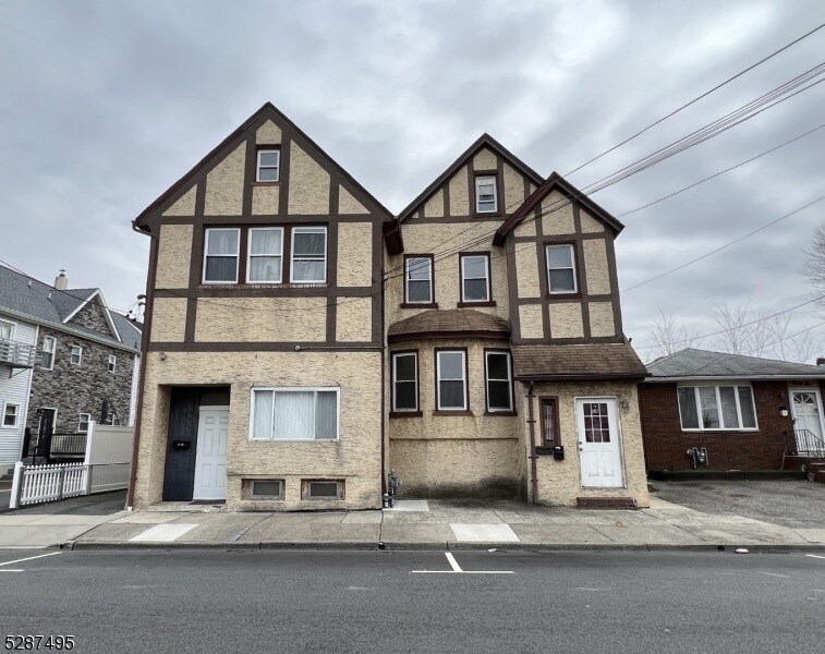 54 Stuyvesant Ave, Lyndhurst, NJ à vendre Photo principale– Image 1 sur 14