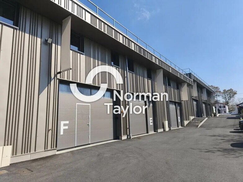 Local d'activités dans Ustaritz à vendre - Photo de l’immeuble – Image 1 sur 5