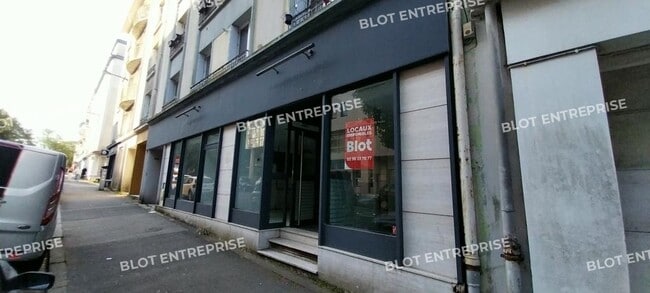 Plus de détails pour Local commercial à louer