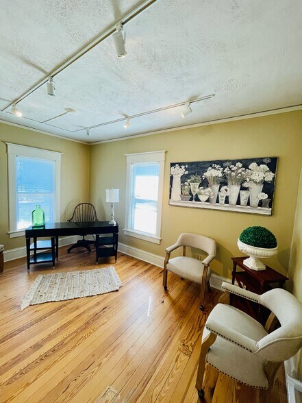 215 Delaware Ave, Delmar, NY à louer - Photo intérieure – Image 2 sur 10