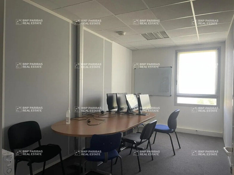 Bureau dans Saran à louer - Photo de l’immeuble – Image 3 sur 9