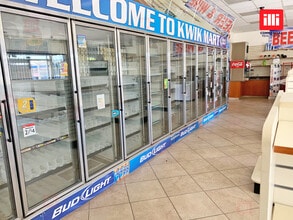 21355 Sherman Way, Canoga Park, CA à louer Photo intérieure– Image 2 sur 5