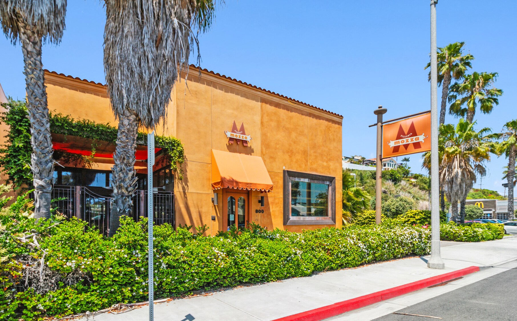 800 W Coast Hwy, Newport Beach, CA à louer Photo de l’immeuble– Image 1 sur 8