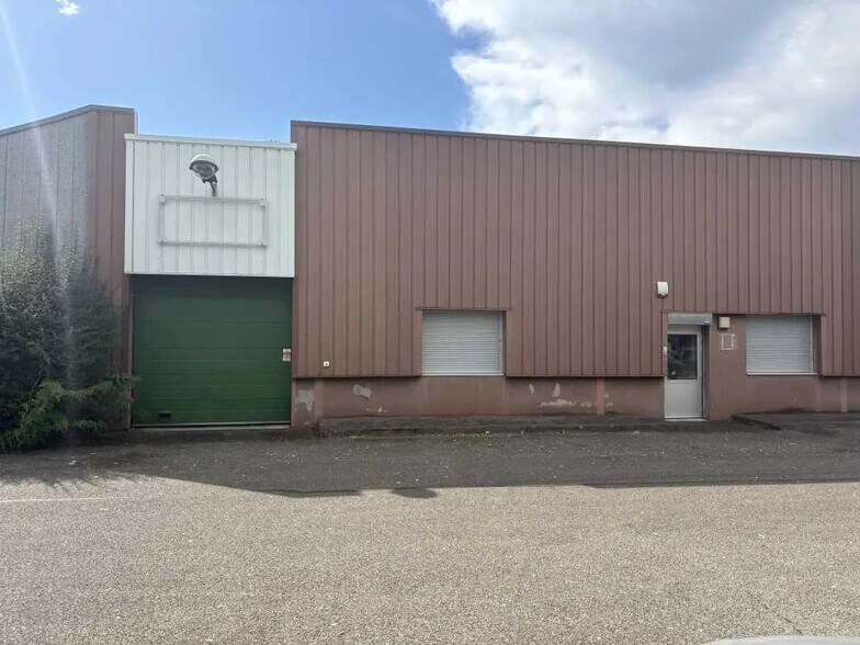 Local d’activités dans Bron à louer - Photo de l’immeuble – Image 1 sur 10
