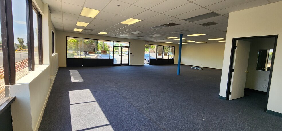 2920 E Florida Ave, Hemet, CA à louer - Photo de l’immeuble – Image 3 sur 5