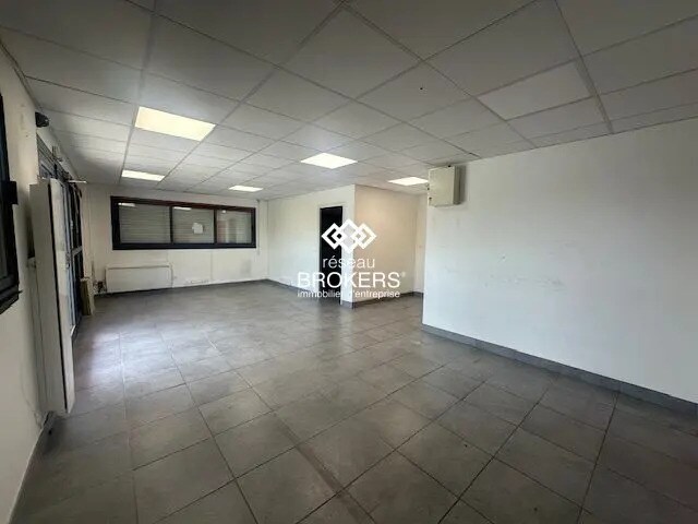 566 Avenue Jean Moulin, Jaux à louer - Photo de l’immeuble – Image 3 sur 3
