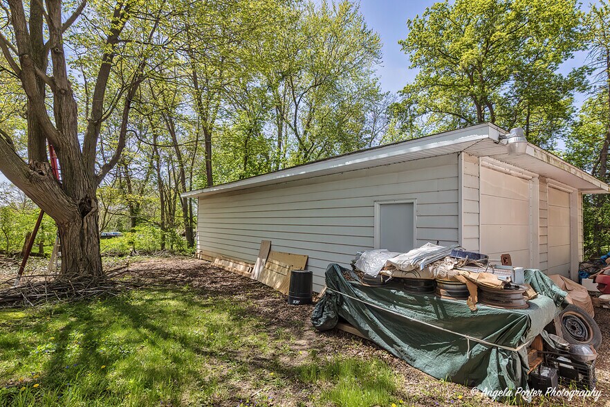 8305-8311 N Solon Rd, Richmond, IL à vendre - Photo de l’immeuble – Image 3 sur 4