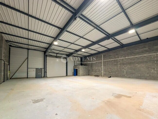 Plus de détails pour Local d'activités à louer