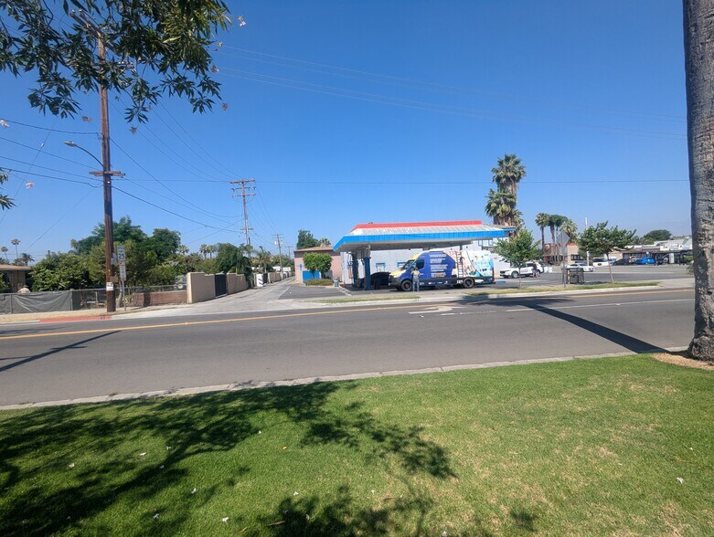 2100 University Ave, Riverside, CA à vendre - Photo de l’immeuble – Image 2 sur 5