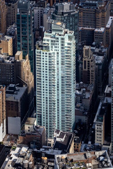 The Manhattan Retail Collection portefeuille de 7 biens à vendre sur LoopNet.fr - Photo principale – Image 3 sur 14