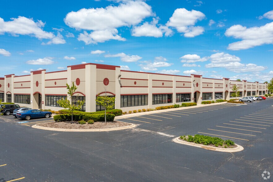 2511 Technology Dr, Elgin, IL à louer - Photo de l’immeuble – Image 3 sur 11