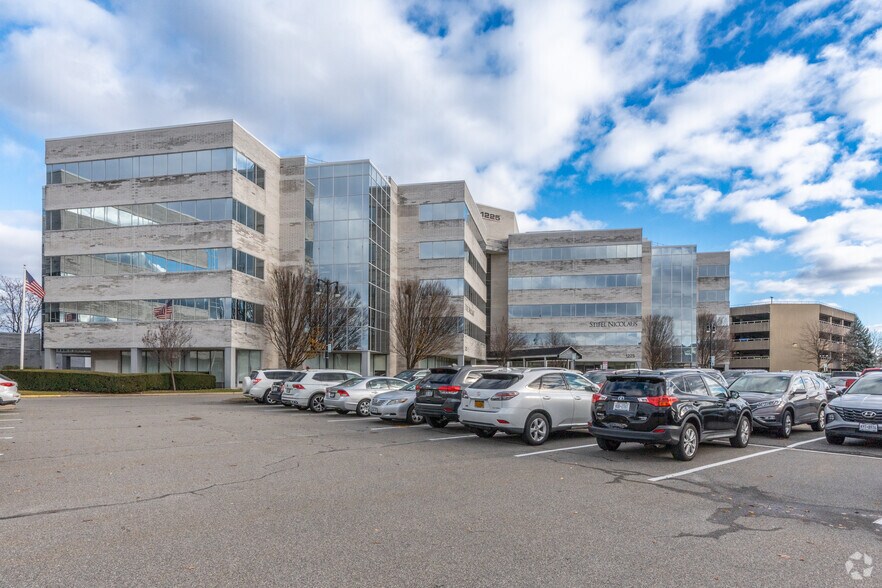 1225 Franklin Ave, Garden City, NY à louer - Photo principale – Image 2 sur 7