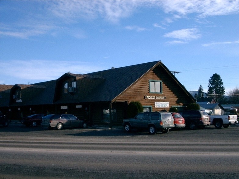 819 US-2 Hwy, Sandpoint, ID à louer - Photo de l’immeuble – Image 2 sur 3