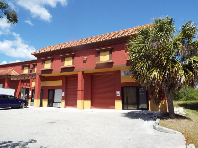 422 SW 2nd Ter, Cape Coral, FL à louer - Photo de l’immeuble – Image 3 sur 11