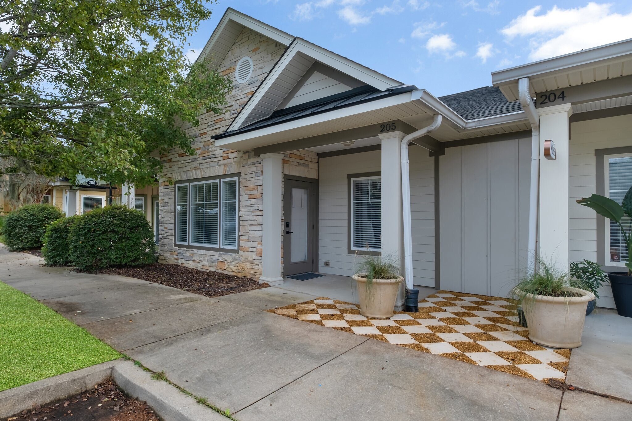 1725 Capital Cir NE, Tallahassee, FL à vendre Photo de l’immeuble– Image 1 sur 23