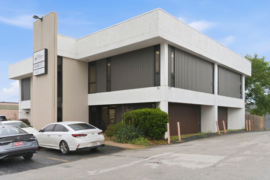 1331 N Stewart Ave, Springfield, MO à vendre - Photo de l’immeuble – Image 3 sur 57