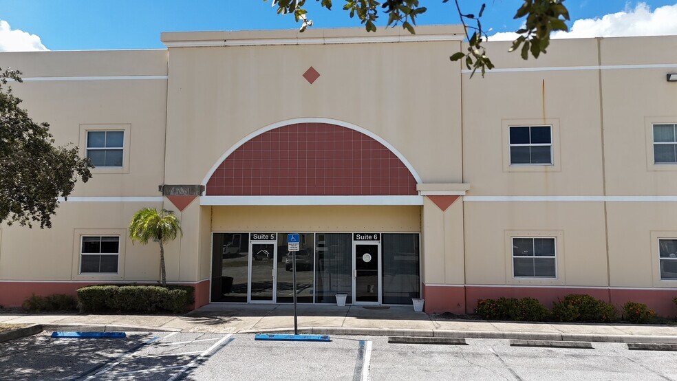787 Commerce Dr, Venice, FL à louer - Photo de l’immeuble – Image 3 sur 10