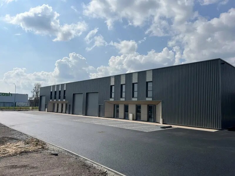 Local d’activités dans Varennes-lès-Mâcon à louer Photo de l’immeuble– Image 1 sur 5