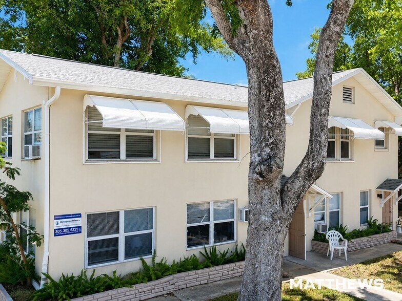 26 SE 13th Ter, Dania Beach, FL à vendre - Photo de l’immeuble – Image 2 sur 3