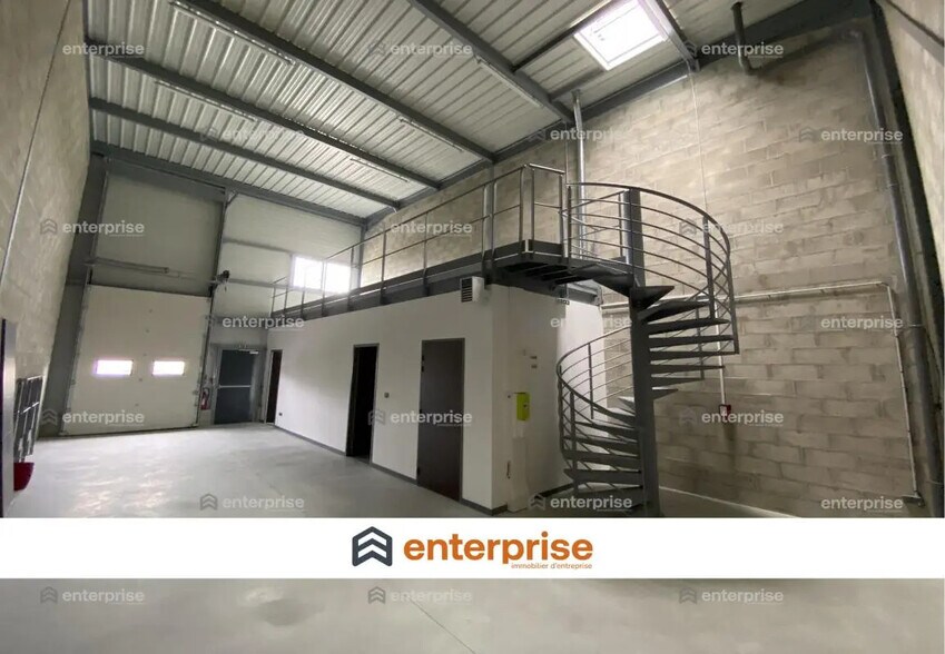 Local d’activités dans Compiègne à louer - Photo de l’immeuble – Image 1 sur 4