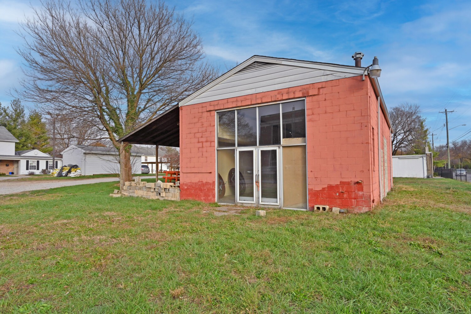 206 E Galbraith Rd, Cincinnati, OH à vendre Photo de l’immeuble– Image 1 sur 8