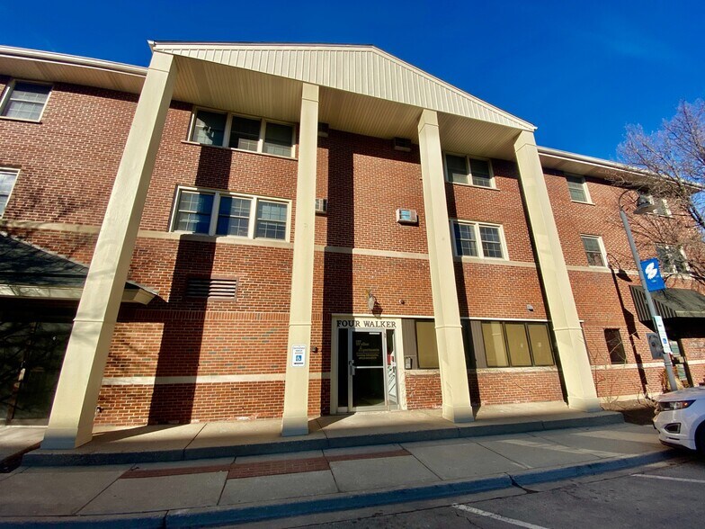 4 Walker Ave, Clarendon Hills, IL à louer - Photo de l’immeuble – Image 2 sur 7