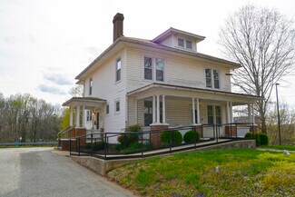 Plus de détails pour 713 Oak St, Farmville, VA - Bureau à vendre