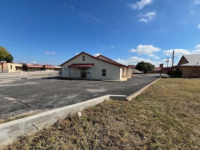 1314 Constantinople St, Castroville, TX à vendre - Photo de l’immeuble – Image 3 sur 6