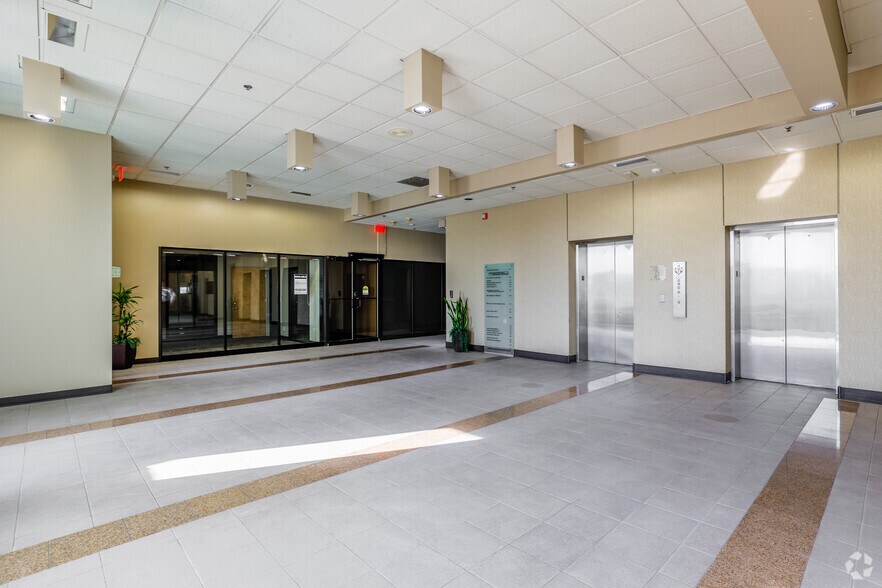 909 S Meridian Ave, Oklahoma City, OK à louer - Hall d’entrée – Image 3 sur 8