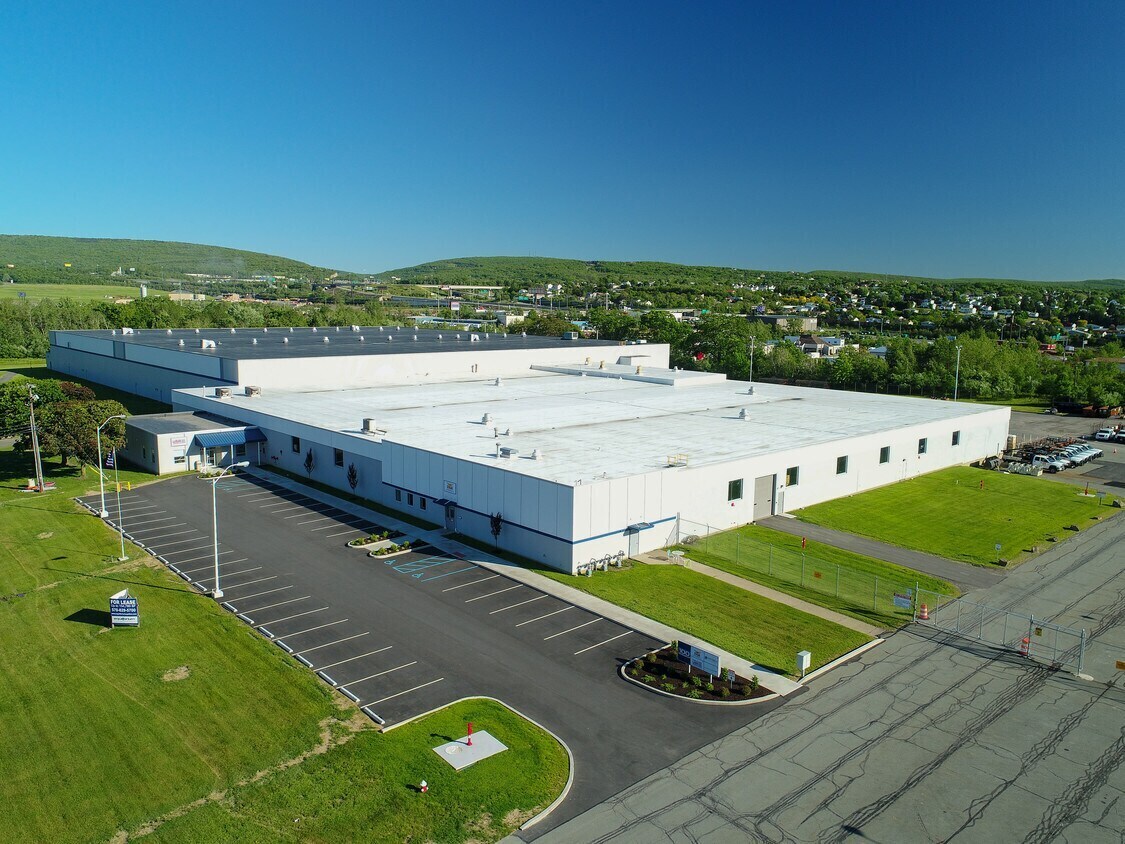 100 Keystone Industrial Park, Dunmore, PA à louer Photo principale– Image 1 sur 2
