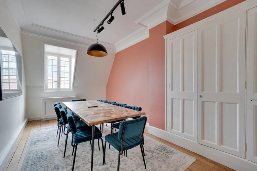 9 Rue Fortuny, Paris à louer - Photo de l’immeuble – Image 3 sur 8