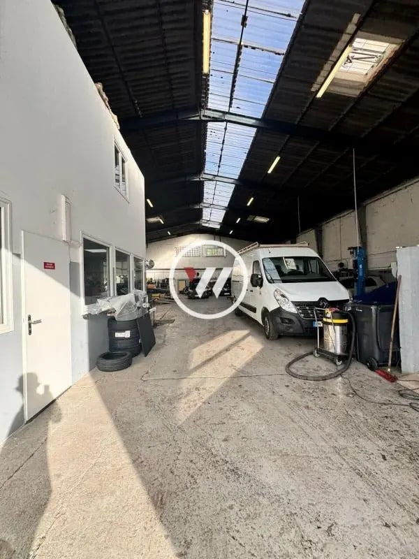 Plus de détails pour Local d'activités à louer