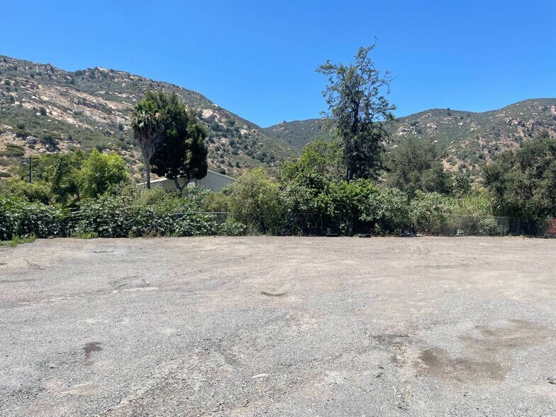15405 Olde Highway 80, El Cajon, CA à louer - Photo de l’immeuble – Image 1 sur 2